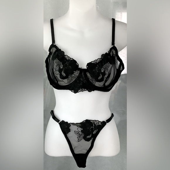 FLORAL AND LACE EXQUISITE EMBROIDERY LINGERIE SET NWOT - Picture 1 of 8